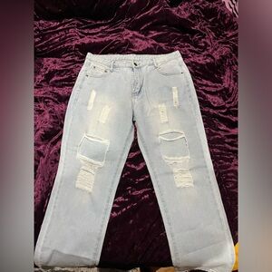 RIPPED BOYFRIEND JEANS